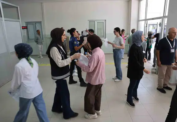 Elazığlı adaylar memuriyet hayali için sınav salonlarında ter döktü