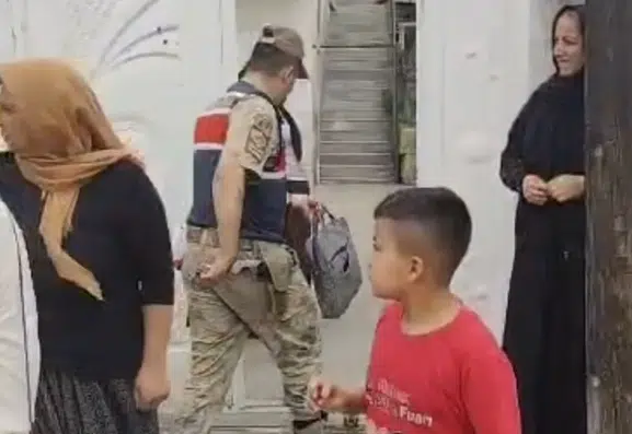 Suruç'ta eve giren dört kadın ev sahibini bıçaklayıp altınları çaldı