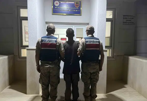 Şanlıurfa'da göçmen kaçakçılığı operasyonu kapsamında 20 kişi yakalandı