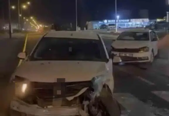Nusaybin'de iki otomobil kavşakta çarpıştı