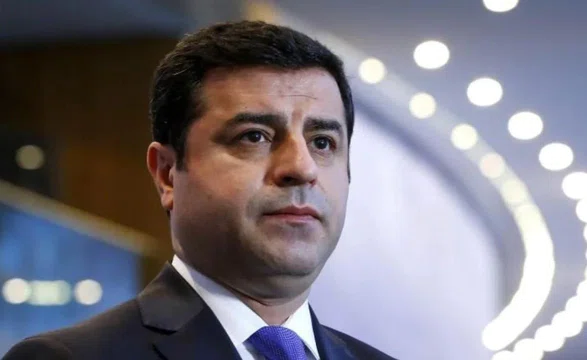 Selahattin Demirtaş Amedspor'un farklı galibiyetini Kürtçe kutladı