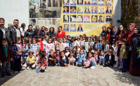 Diyarbakır’da anlamlı buluşma: 260 çocuk dengbêjlerle tanıştı