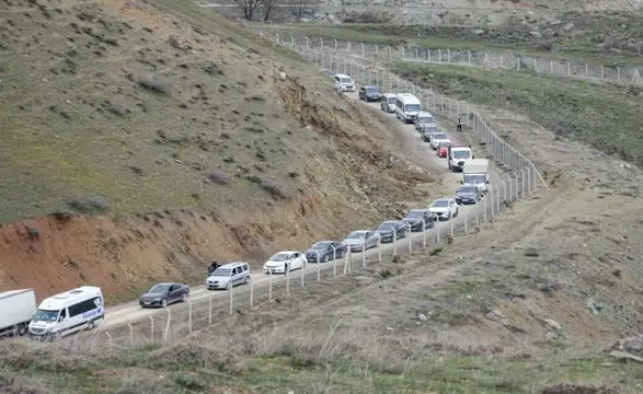Hakkari-Van karayolu kapandı: Diyarbakır'ın belediyesinden çağrı geldi