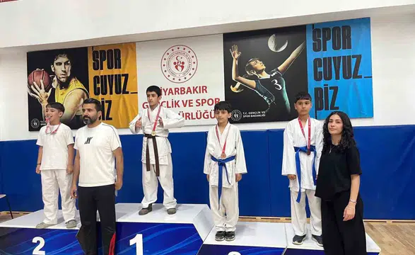Çermikli genç karateciler Diyarbakır'dan madalyalarla döndü
