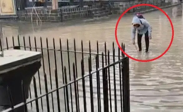 Diyarbakır'da sağanak yağış tarihi Ulu Cami'yi göle çevirdi