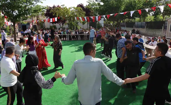 Şanlıurfa'da engelli bireyler sıra gecesiyle moral depoladı