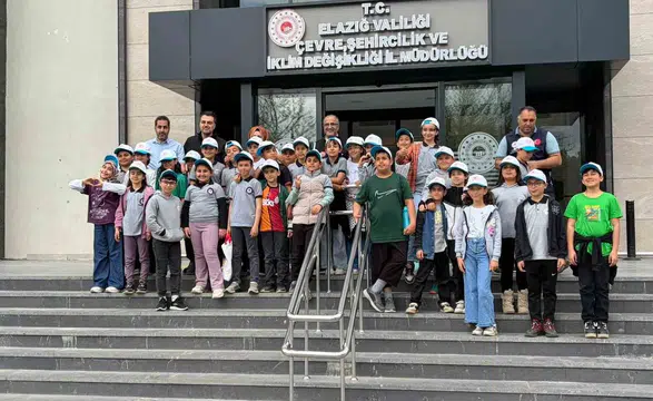 Elazığlı öğrenciler topladıkları kapaklarla çevre kirliliğine karşı harekete geçti