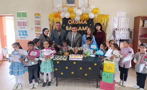 Diyadinli minikler okuma sevincini sahnede paylaştı