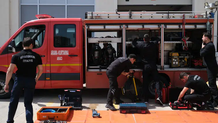 Diyarbakır’da saniyelerle yarış: İtfaiye ekipleri kazalara anında müdahale ediyor
