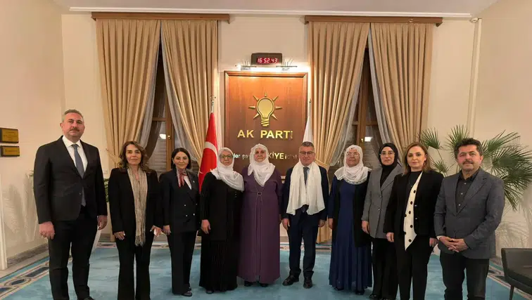 Siyasetin gündeminde dikkat çeken buluşma: Barış Anneleri'nden AK Parti'ye anlamlı ziyaret