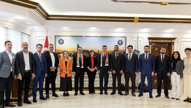 Diyarbakır’da Barış Forumu Teması: Hewlêr ve Duhok Valileri Ziyarette Bulundu