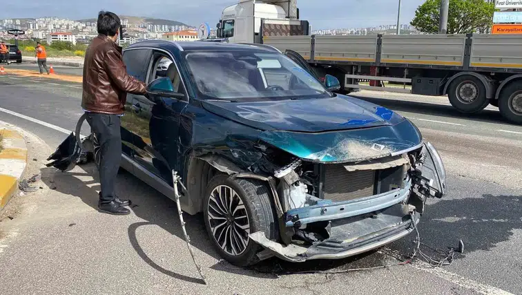 Elazığ Güney Çevre Yolu üzerinde otomobil ve tır çarpıştı