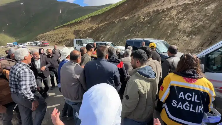 Yüksekova’da pancar işçilerini taşıyan minibüs kazasında acı haber