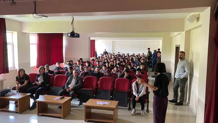 Çemişgezekli öğrencilere zorbalığa karşı kalkan eğitimi