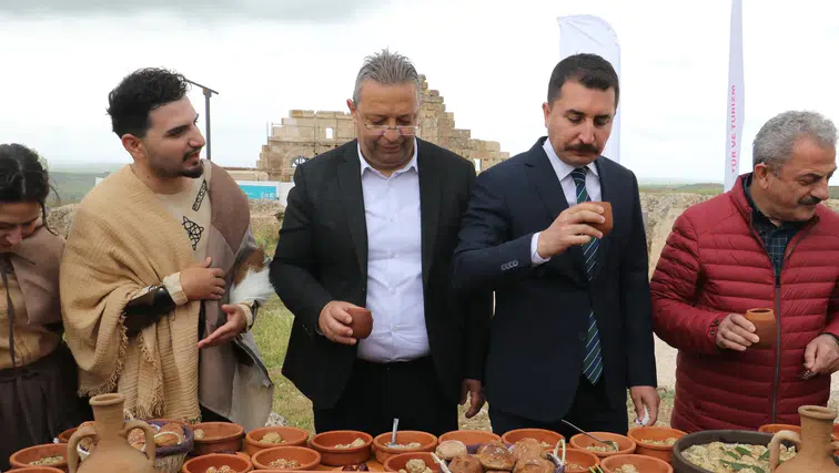 Zerzevan Kalesi’nde binlerce yıllık Roma sofrası kuruldu