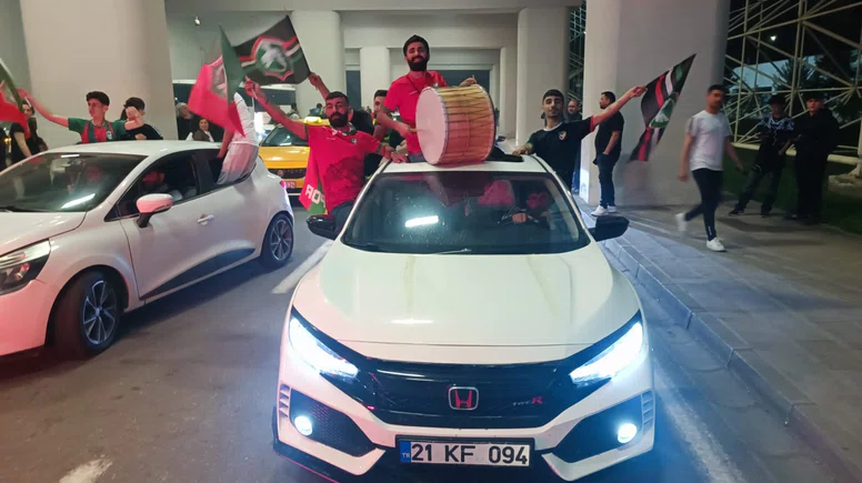 Amedspor şampiyon gibi karşılandı