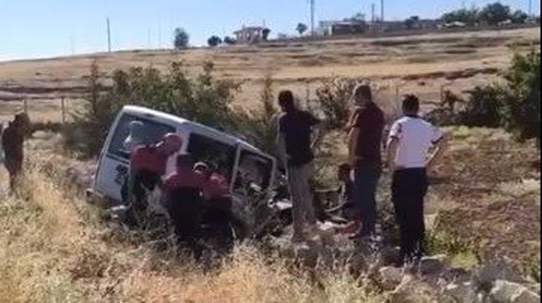 Mardin’de hafif ticari araç vinçle çarpıştı, sürücü öldü