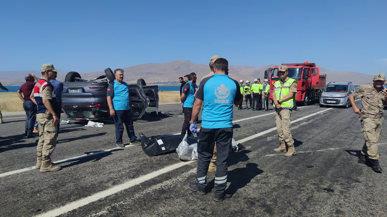 Van-Erciş kara yolunda kaza: 2 ölü, 4 yaralı