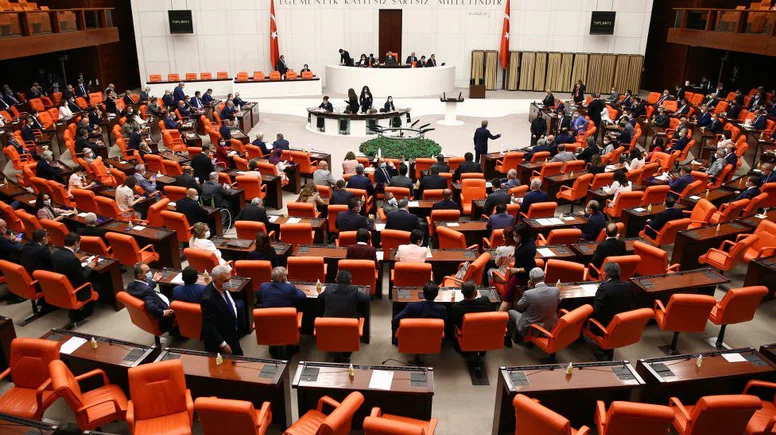 DEM Parti ile İYİ Parti arasında Öcalan üzerinden sözlü atışma