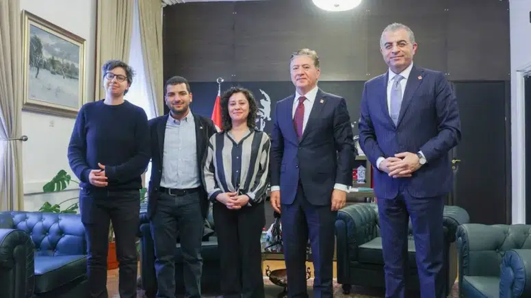SOL Parti ve CHP'den kritik bayramlaşma: Saraya karşı omuz omuza
