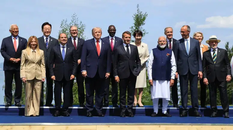G7 Zirvesi'nde protokolün dışına taşan anlar: Macron saatini unuttu, Trump Grönland'ı hatırlattı
