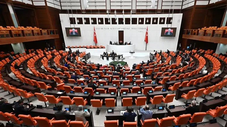 En düşük emekli aylığı komisyonu geçti: 23 bin 552 TL'lik düzenleme kabul edildi