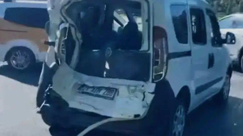 Diyarbakır'da zincirleme trafik kazası: 5 araç birbirine girdi, 4 kişi yaralandı