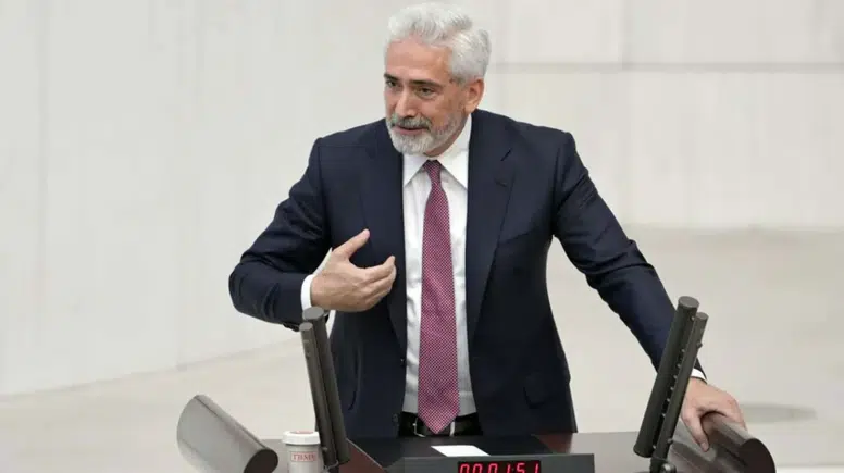 Kürtçe tabelaların kaldırılmasını isteyenlere Ensarioğlu’ndan sert yanıt