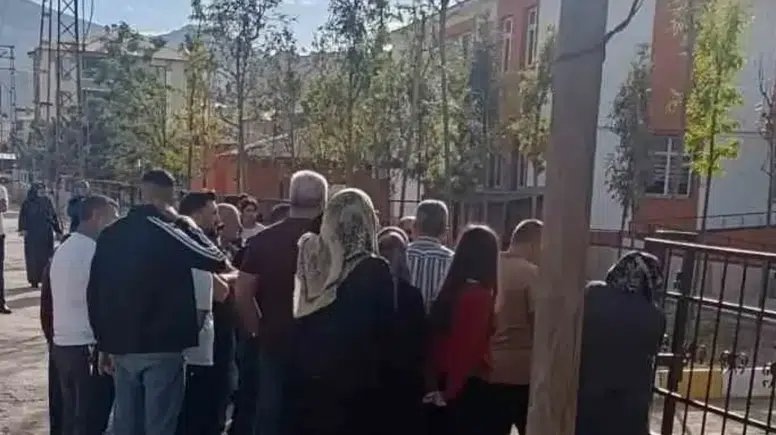 Van'da okula silahla gelen öğrenci paniğe yol açtı