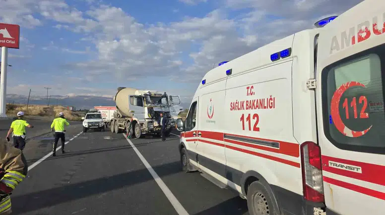 Bingöl yolunda ağır vasıtalar çarpıştı