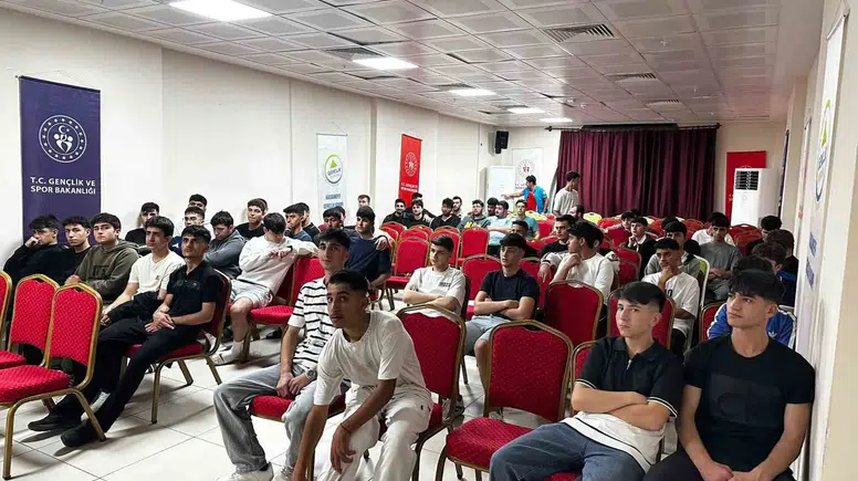 Solhanlı gençler Hasankeyf'in tarihi atmosferini keşfetmek için yola çıktı