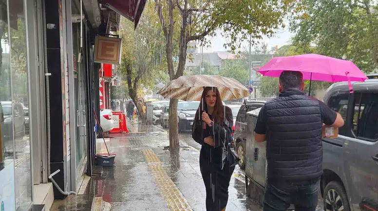 Tunceli sağanak yağışla birlikte zor anlar yaşadı