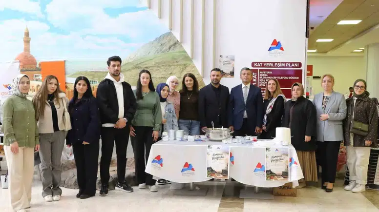 Ağrı İbrahim Çeçen Üniversitesi öğrencileri omaç helvası geleneğini yaşatıyor