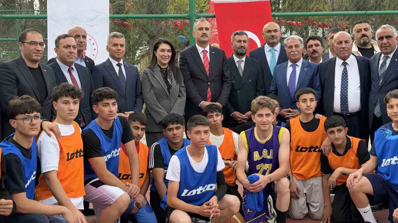Ağrı’da altyapı ve kültürel yaşama yeni soluk getirecek Ahmed-i Hani Kültür Parkı açıldı
