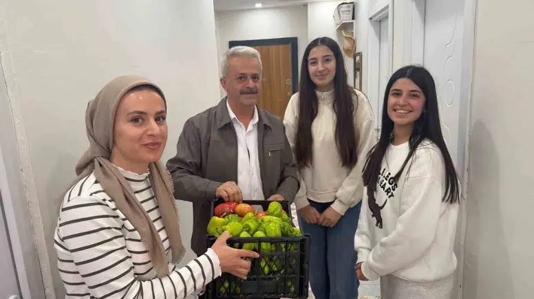 Sason İlçe Kütüphanesi bahçesinde yetişen sebzeler ihtiyaç sahiplerine ulaştı