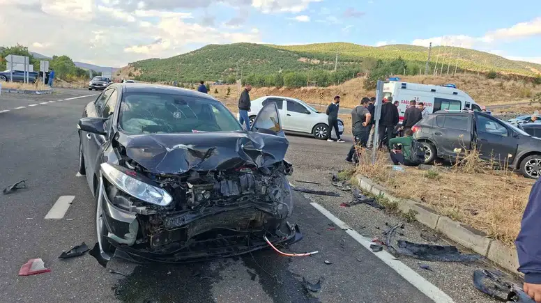 Bingöl'de trafik kazası sonucu üç kişi yaralandı