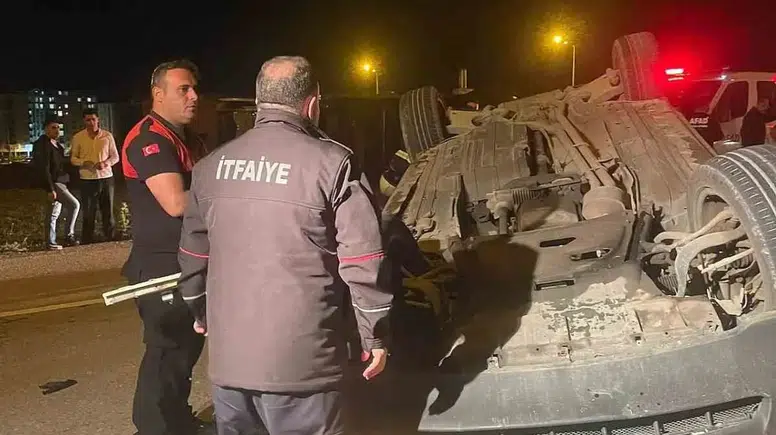Siirt’te ambulans ve otomobil çarpıştı