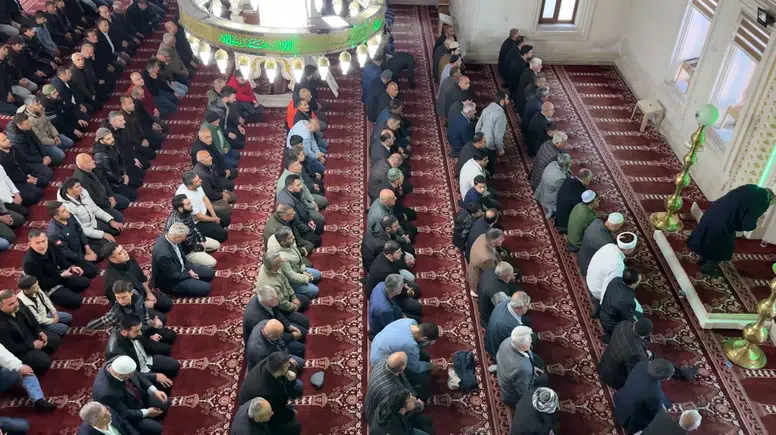 Yüksekova halkı Kurban Bayramı sabahı camileri hınca hınç doldurdu