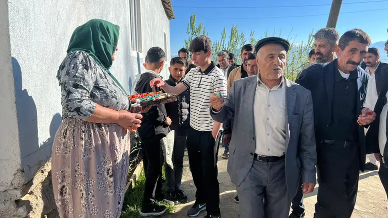 Yüksekova Kadıköy'de bir asırlık bayram dayanışması