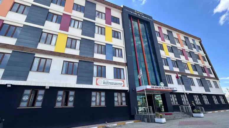 Vanlı gençler okulda hem üretiyor hem meslek öğreniyor
