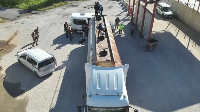 Bitlis polisinden tanker operasyonu 30 kaçak göçmen çıktı