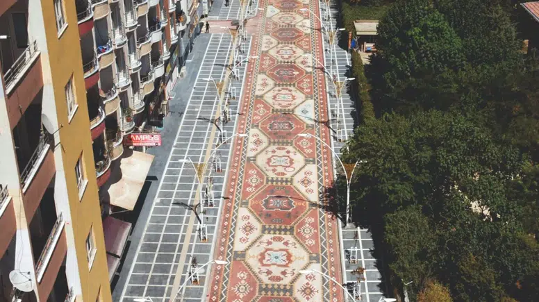 Kızıltepe'nin halı desenli caddesi 6 yıl sonra ilgi odağı