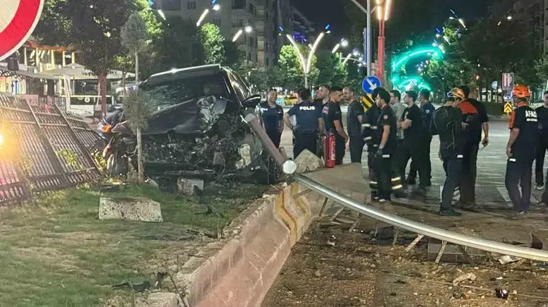 Batman Valilik kavşağında kaza 3 yaralı