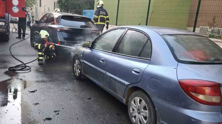 Batman merkezde park halindeki araç alevlere teslim oldu
