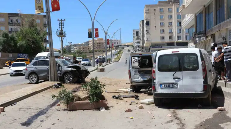Cizre’de zincirleme kaza sonucu dört kişi hastaneye kaldırıldı