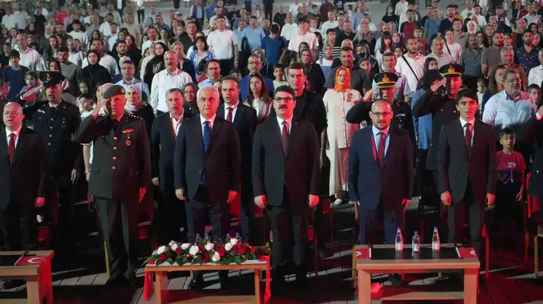 Muş halkı 15 Temmuz demokrasi nöbeti için meydanlara akın etti