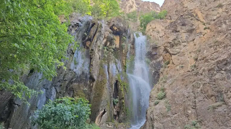 Hakkari’nin saklı doğa harikası dört mevsim ziyaretçi çekiyor
