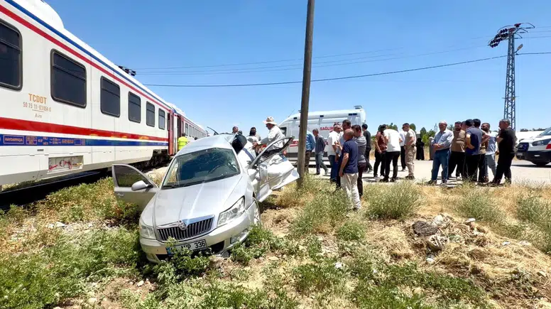 Muşta hemzemin geçitte tren kazası sonucu üç kişi yaralandı