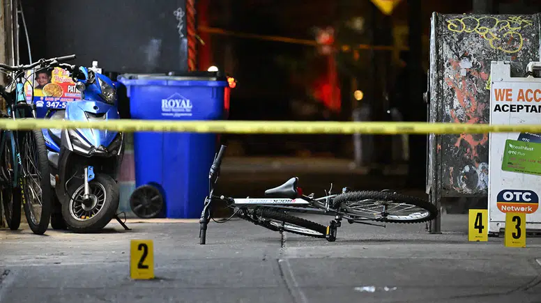 Bronx'ta kanlı gün: Şarküteri önünde kurşunların hedefi olan 12 yaşındaki çocuk hayatını kaybetti