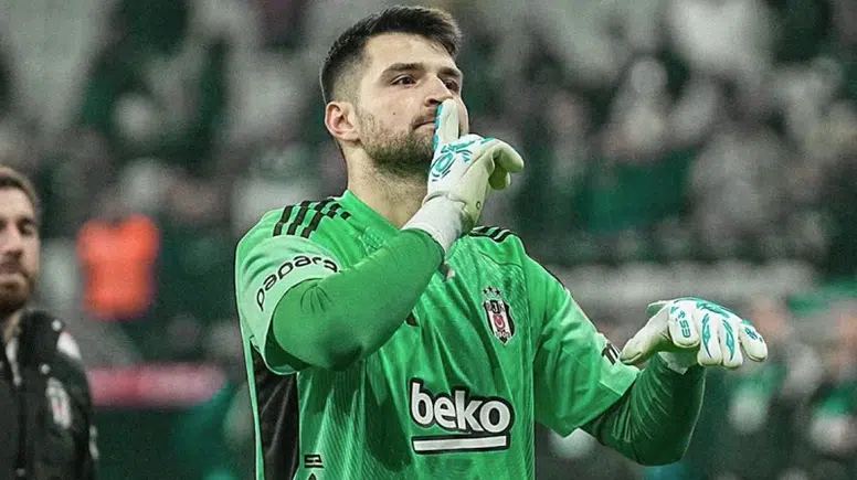 Beşiktaş'ta eldivenler el değiştiriyor: Ersin Destanoğlu rotayı İngiltere'ye kırdı